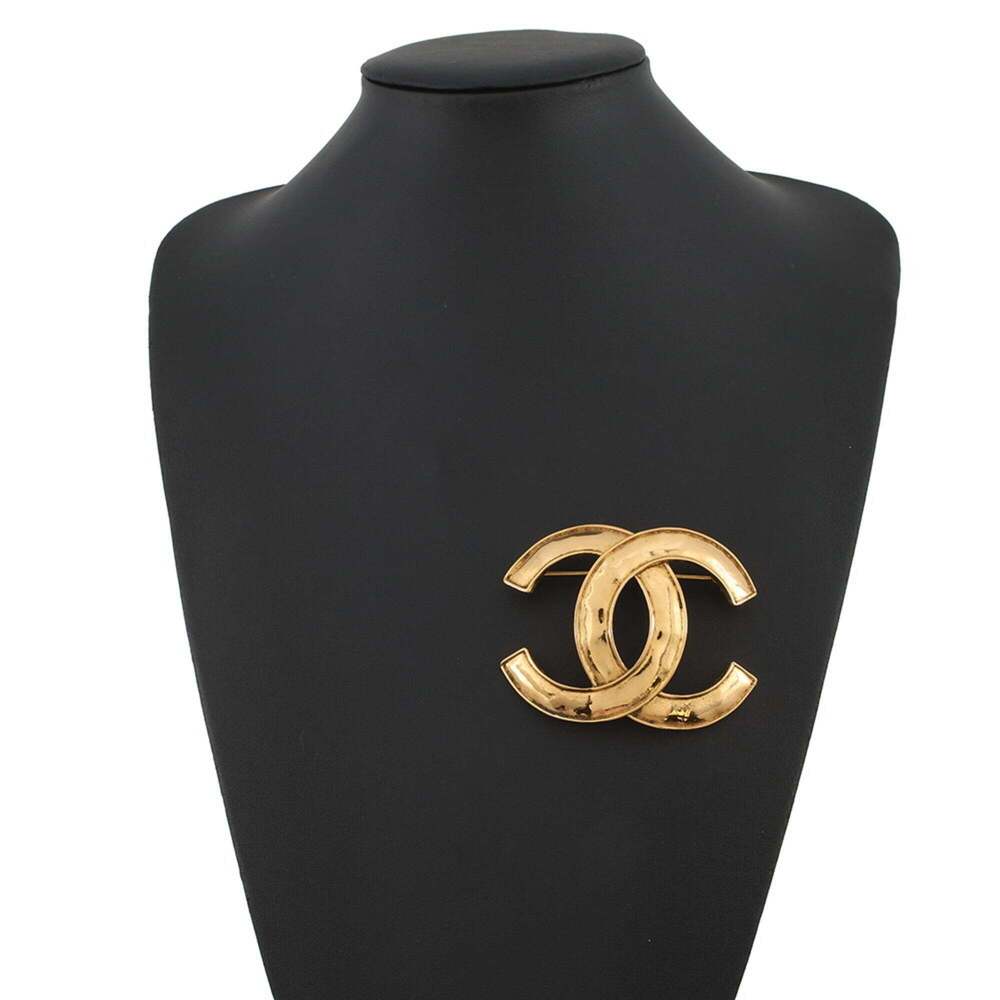 CHANEL Gold Logo Brooch - Picture 4 of 13